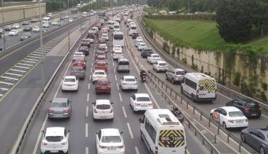 İstanbul'da kısıtlama sonrası ilk iş gününde trafik yoğunluğu