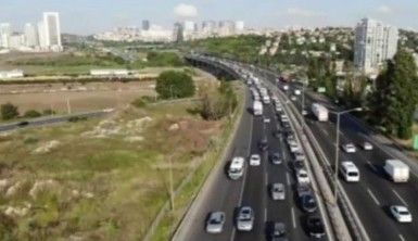 Bayram tatili sonrası ilk mesai gününde TEM'de trafik yoğunluğu