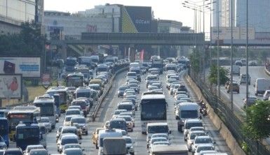 İstanbul'da oluşan trafik yoğunluğu havadan görüntülendi