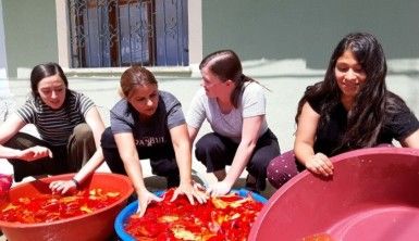 ABD'li kızlar Adana'da köy hayatı yaşadı