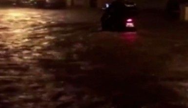 Fransa'nın Agen kentini sel vurdu