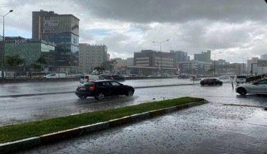 İstanbul'da sağanak yağış etkisini göstermeye başladı