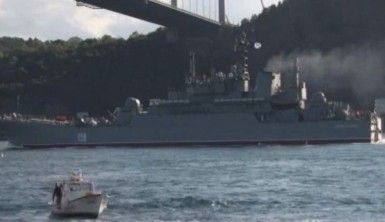 Rus savaş gemisi İstanbul Boğazı'ndan geçti