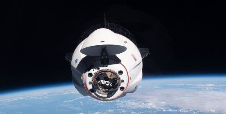 SpaceX’in 4 astronotu taşıyan uzay aracı dünyaya döndü