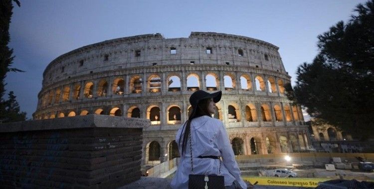 Kovid-19 tüm dünyada turizm sektörünü vurmaya 2021'de de devam etti