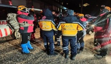 Uludağ'ın zirvesinde mahsur kalan 3 amatör dağcıya 14 saat sonra ulaşıldı