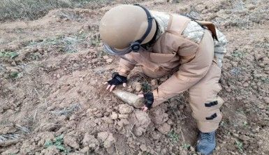 Azerbaycan ve Türk mayın arama ekipleri Karabağ'da çalışmalarını sürdürüyor