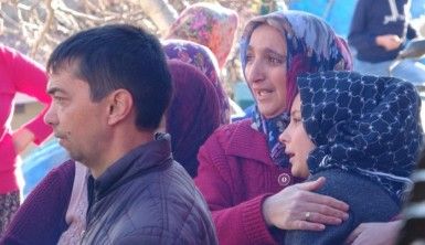 Evlerinin küle dönmesini gözyaşları içinde izlediler