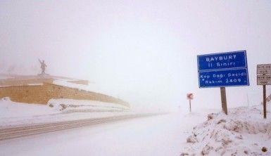 Kop dağında kar ve tipi ulaşımı olumsuz etkiledi