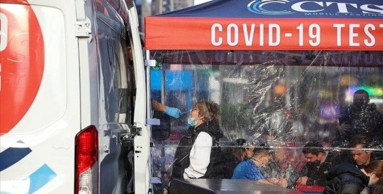 ABD'de tedarikteki sıkıntılar nedeniyle Kovid-19 test merkezlerinin önündeki kuyruklar uzuyor