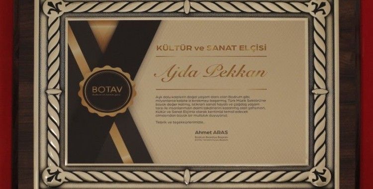 Süperstar Ajda Pekkan gözyaşlarını tutamadı