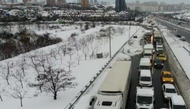 Hadımköy istikametinde oluşan trafik yoğunluğu havadan görüntülendi