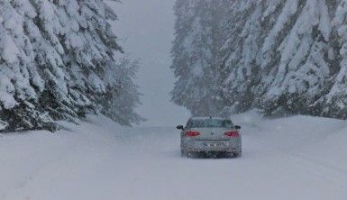 Bolu'da kar yağışı etkili oluyor