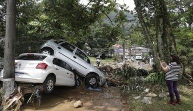 Sel ve toprak kayması felaketinde ölü sayısı 67'ye yükseldi