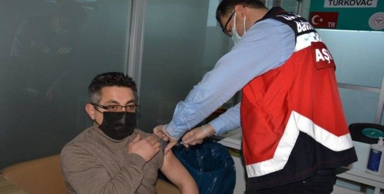 Bafra Devlet Hastanesinde yerli aşı TURKOVAC'a yoğun ilgi