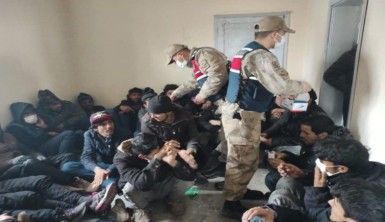 Tır dorsesinde 88 göçmen yakalandı