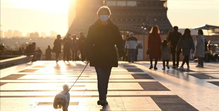 Fransa'da kapalı alanlarda maske zorunluluğu 14 Mart'ta kaldırılıyor