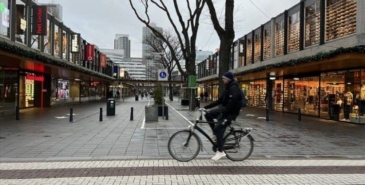 Hollanda'da tüm Kovid-19 kısıtlamaları kaldırılıyor