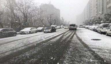 İstanbul'da kar yağışı etkili oluyor