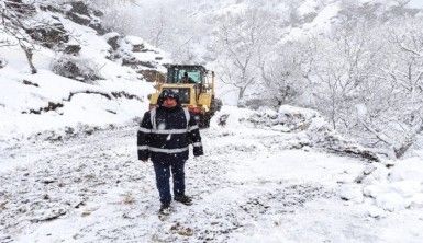 Batman'da kar yağışı nedeniyle 157 yerleşim yerinde ulaşım kapandı