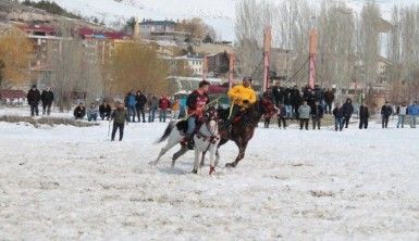 Havadan görüntülenen karda cirit nefes kesti