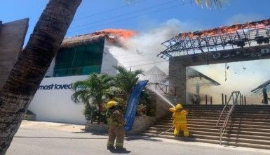 Meksika'da Kadınlar Adası'nda yangın çıktı