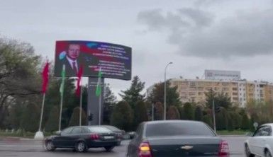 Özbekistan'da sokaklar, Türk bayrakları ve Erdoğan'ın posterleriyle süslendi