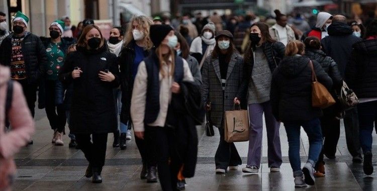 Avrupa'da Kovid-19 vakalarında artış sürmesine rağmen tedbirler kaldırılıyor