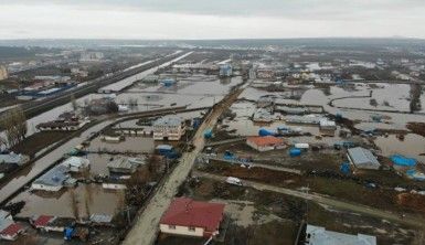 Sular altında kalan evler havadan görüntülendi