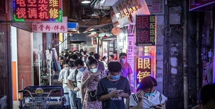 Çin'de son 24 saatte 8 bin 329, Hong Kong'da 363 Kovid-19 vakası tespit edildi