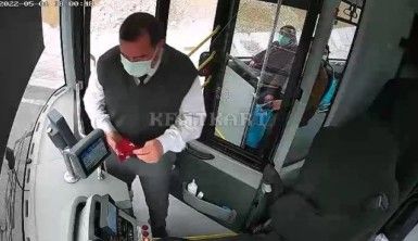Otobüs şoföründen alkışlanacak hareket