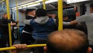 Tekme tokatlı metroda sigara içme kavgası kameralarda