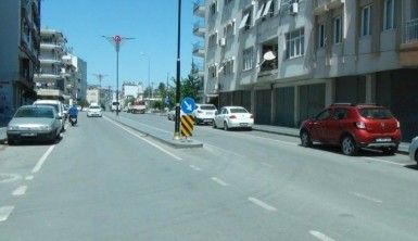 Trafik levhasına çarpan motosiklet sürücüsü, hastanede yaşam mücadelesi veriyor