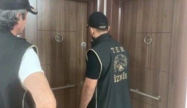 İzmir'de FETÖ'nün hücre evlerine baskın