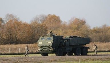 Biden, Ukrayna'ya gelişmiş roket sistemleri içeren yeni silah paketini resmen duyurdu