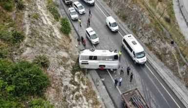 Başakşehir'de güvenlik personellerini taşıyan servis aracı yan yattı