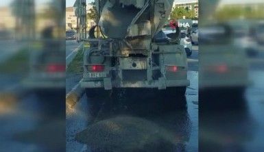 Beton mikseri asfalta beton dökerek ilerledi, o anlar kameraya yansıdı