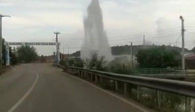 İçme suyu ana borusu patladı, ortaya şelaleyi andıran görüntüler çıktı