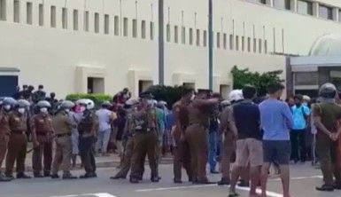 Sri Lanka'da Cumhurbaşkanlığı önünde protesto