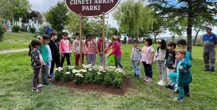 Cüneyt Arkın’ın isteğini minikler gerçekleştirdi