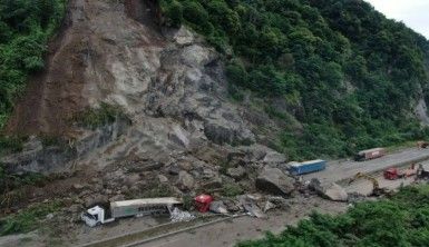 Artvin'deki heyelan bölgesi havadan görüntülendi