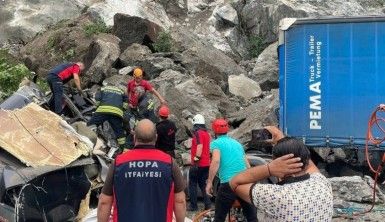 Artvin'in Kemalpaşa ilçesinde heyelan böyle geldi