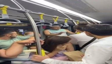 Metrobüste genç kadının fotoğrafını çekti, fark edilince Tamam sileceğim dedi