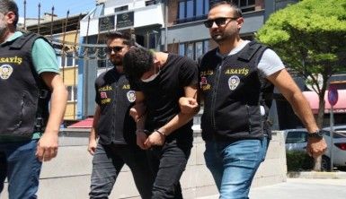 Kendisini polis olarak tanıtıp evli çifti dolandırmaya çalıştı