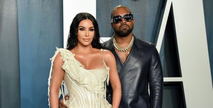 Kim Kardashian sevgilisinden ayrıldı, Kanye West haberi gazete manşetiyle kutladı