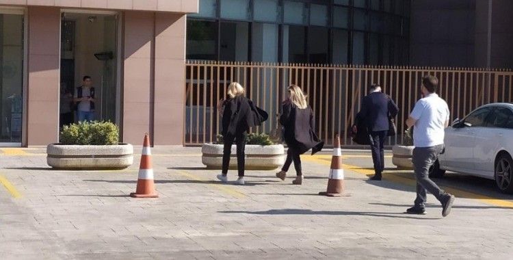 Ece Erken öldürülen eşi Avukat Şafak Mahmutyazıcıoğlu davasına katılmak için adliyeye geldi