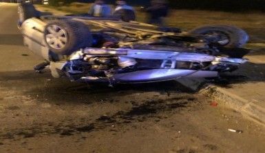 Otomobilin takla atması sonucu 6 gencin yaralandığı kaza kamerada