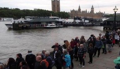 Londra'da Kraliçe II. Elizabeth için 11 saatlik veda kuyruğu