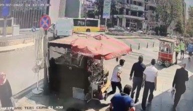 Taksim Meydanı'nda önce darp, sonra gasp kameraya yansıdı