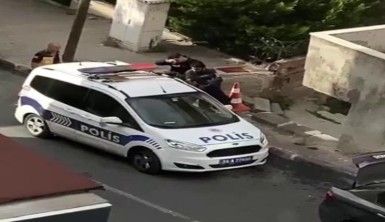 Küçükçekmece'de kaçak göçmenlerin yaşadığı eve polis baskını